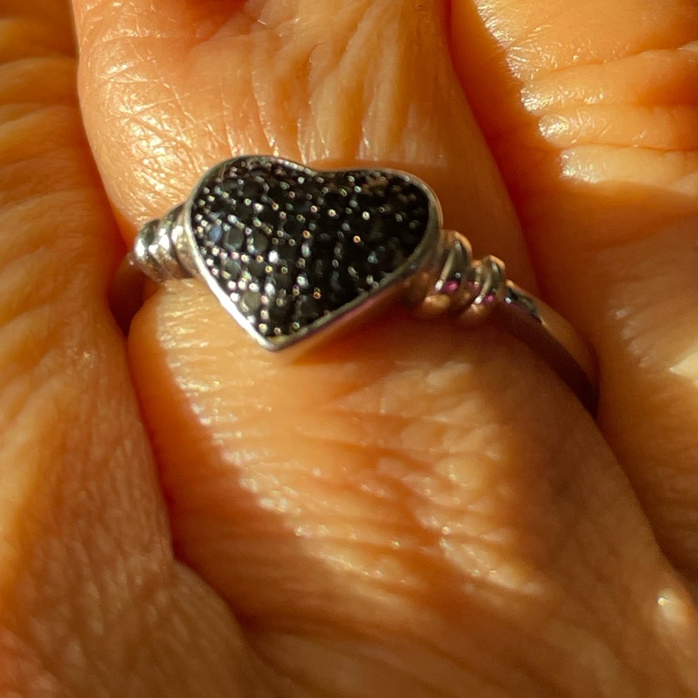 Black heart ring 7